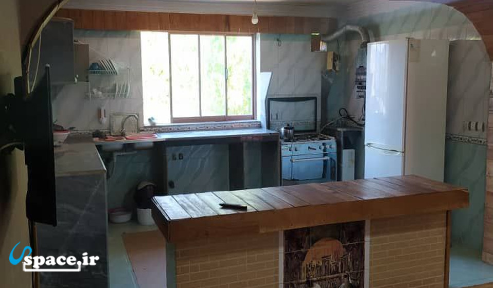 نمای آشپزخانه واحد یک خوابه بلوط (طبقه اول) - اقامتگاه بوم گردی پونه آرام - گلستان - علی آبادکتول - روستای سیاه رودبارنمت